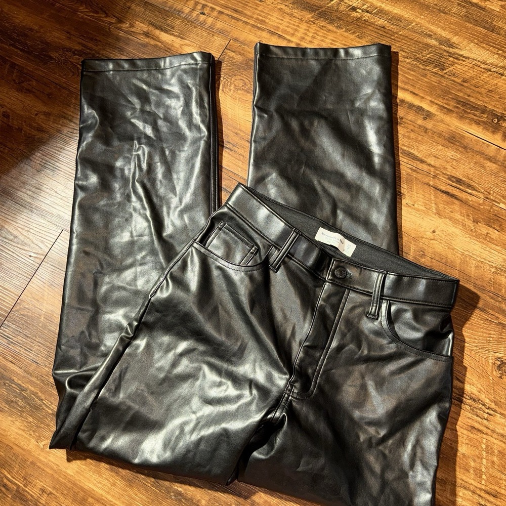 Abercrombie & Fitch Black Faux Leather '90s Relaxed High Rise Women PantsSize 27